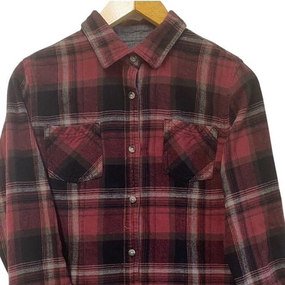 Legendary Whitetails Other - Legendary Whitetails Flannel Shirt Mens Med‎ Red Black Plaid Button Down Cotton